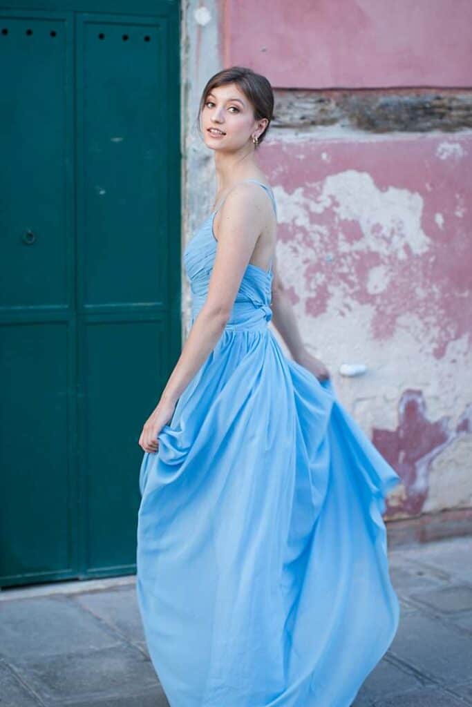 photos-dating-profile-girl-in-blue-dress-in-front-of-pink-wall